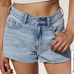 PacSun Eco Light Blue Raw Hem Denim Mom Shorts Sz 23